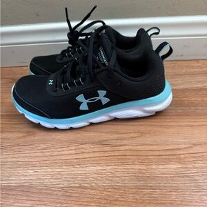 Under Armour charged assert